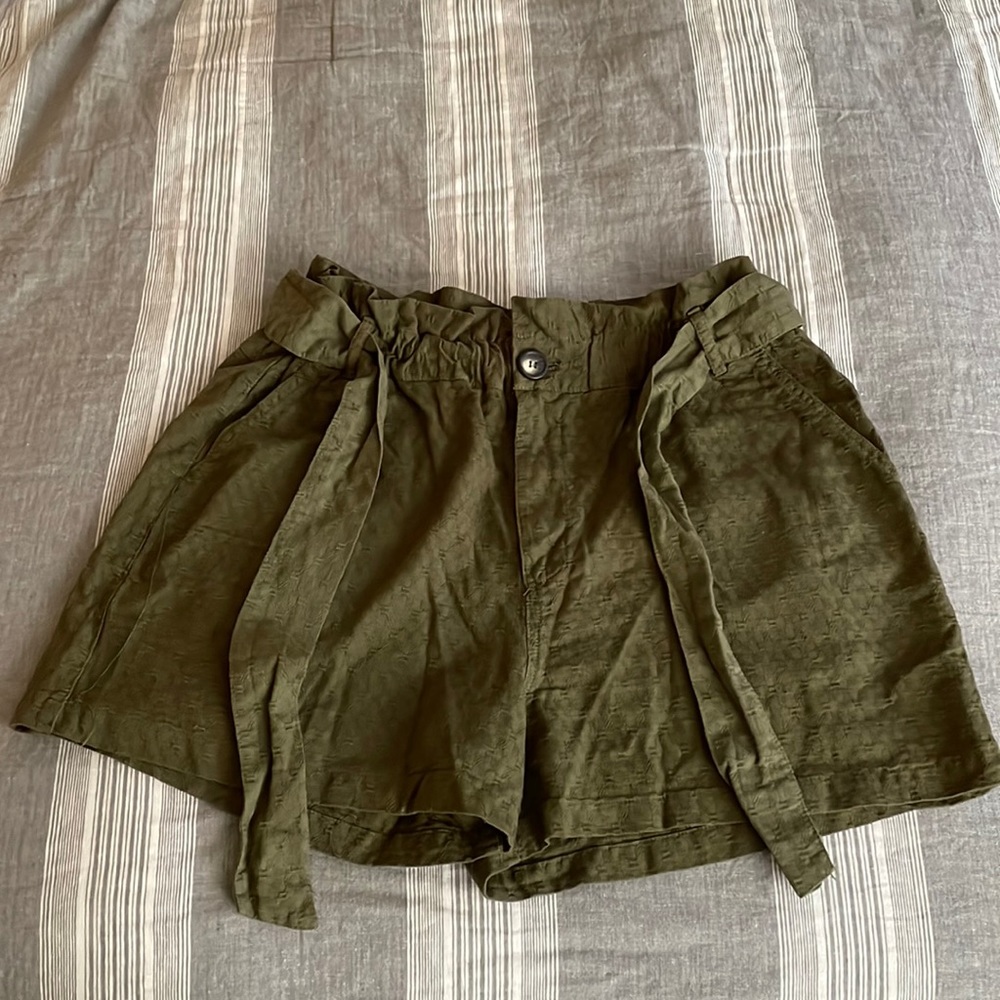 Anthropologie Amadi Rhys Textured Paperbag Shorts in Olive Green